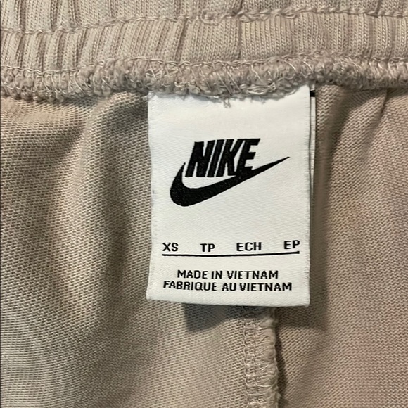 Nike Joggers - Women’s Beige Pants - Picture 4 of 4